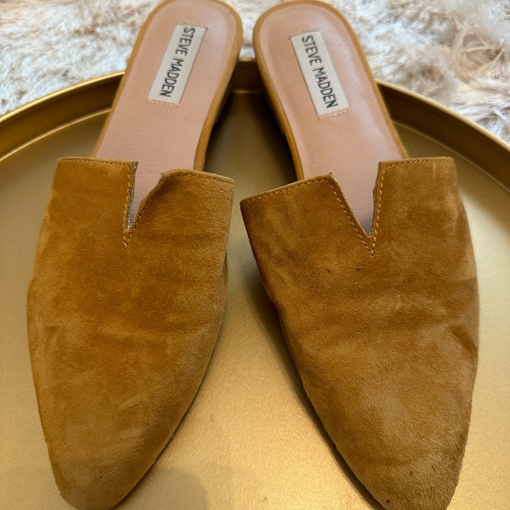 Steve Madden suede mules, mustard yellow, size 8. Leather upper.